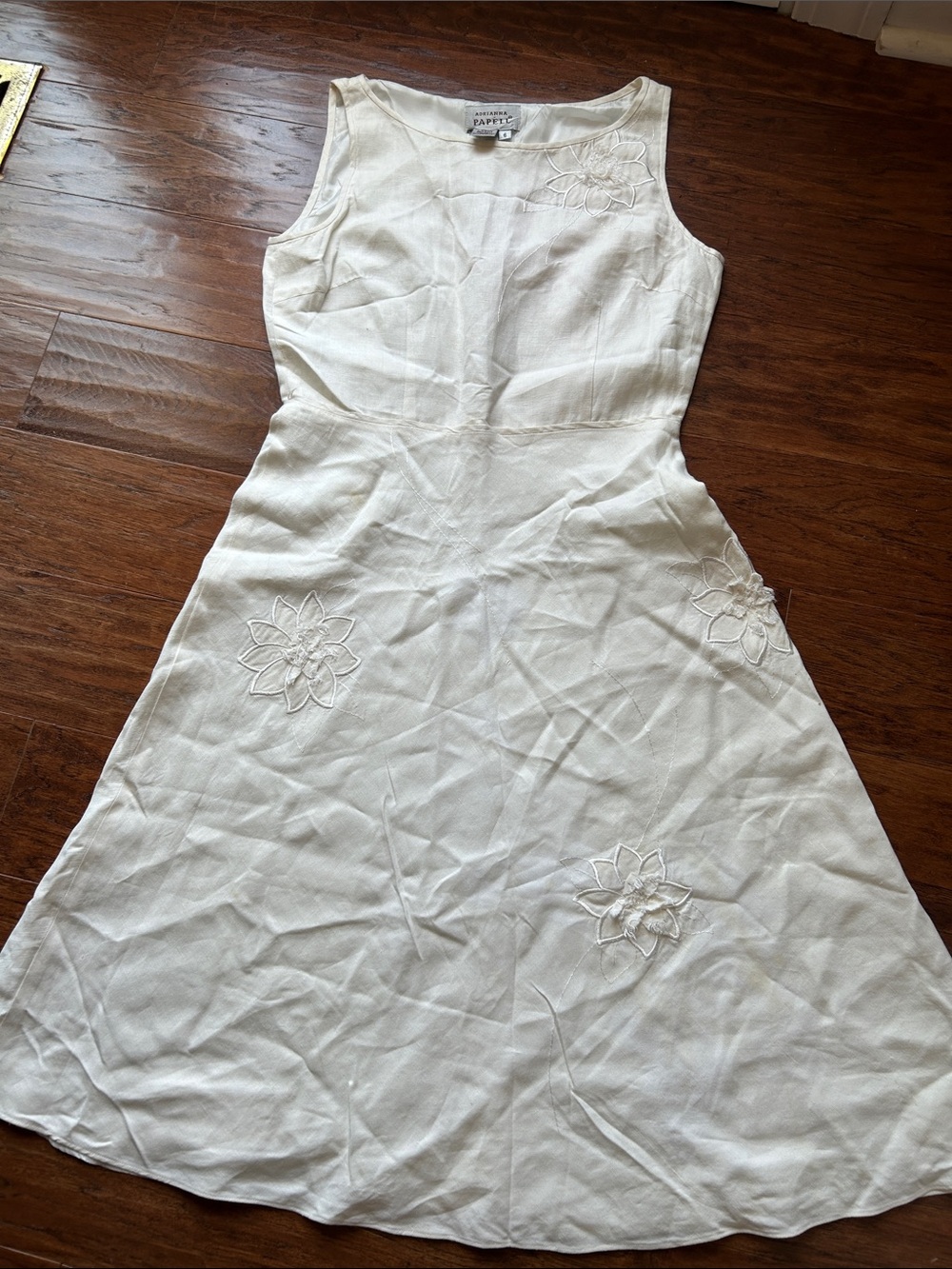 ADRIANNA PAPELL Sleeveless Dress with Floral Appliqué Size 6 side zipper